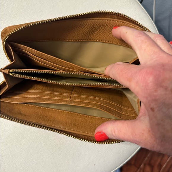 TORY BURCH WALLET BAG ZIP AROUND BROWN PEBBLED LEATHER GOLD HARDWARE - Picture 8 of 9